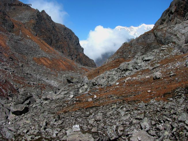 Looking back at Mount Chowkhamba on the way to nandikund