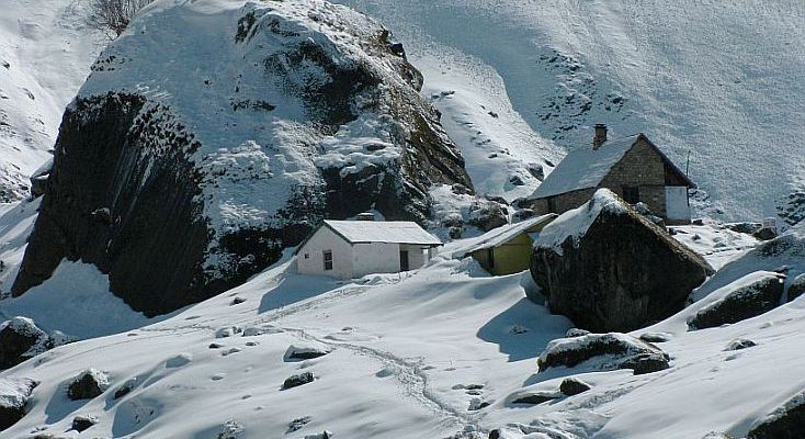 har ki dun valley after snowfall